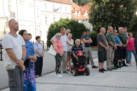 Spominska svečanost na Trgu talcev 